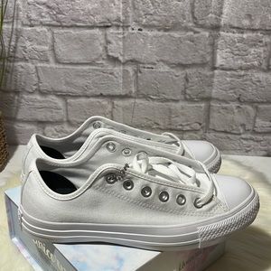 NWT all white converse 🤍